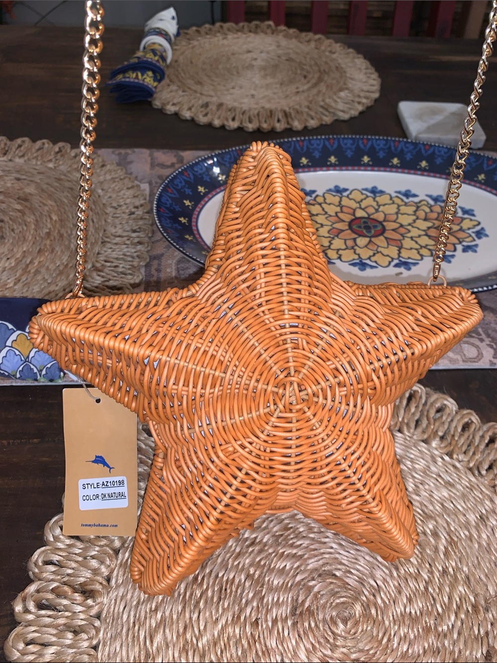 Tommy Bahama Wicker Starfish orange Crossbody purse with gold chain - Picture 3 of 7